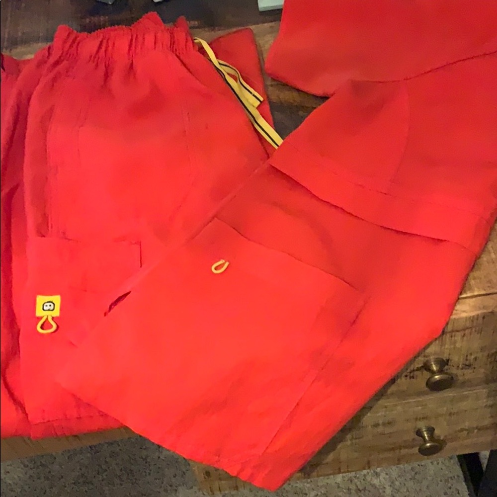 Small scrub set